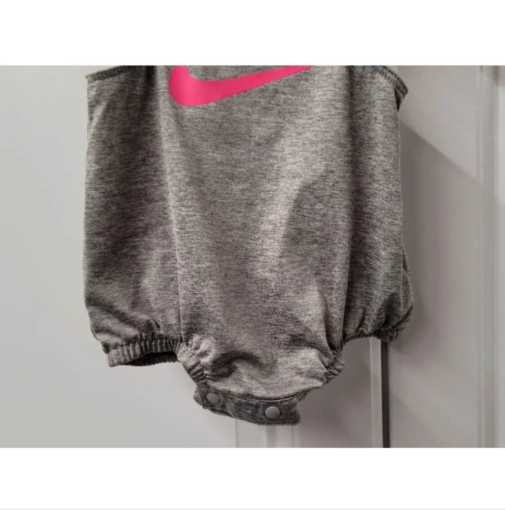 Nike Bodysuit Baby Girls Size: 3 Months ADORABLE Dri-Fit